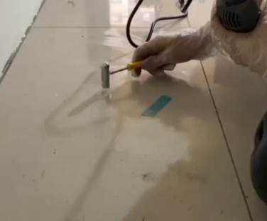 陵城瓷砖开裂维修公司专业分享瓷砖在铺贴前如果没有沥干水分，将会导致以下问题